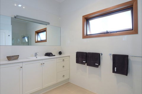 A Seascape Retreat - Holiday Find 4